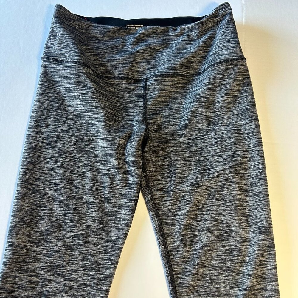 Victoria's Secret Sport capri leggings, black and white striated pattern, large
